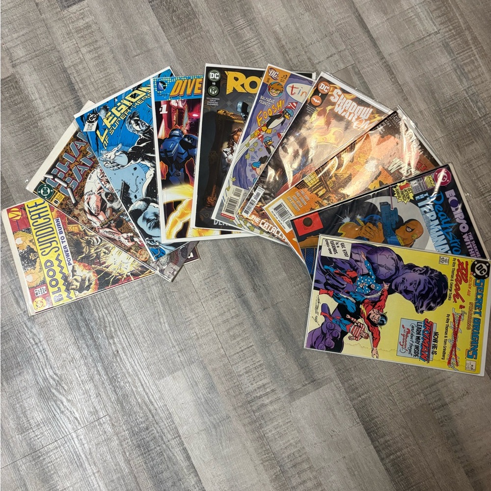 DC Comics Mixed Lot of 10 Comics  Including Teen Titans & Origin Stories